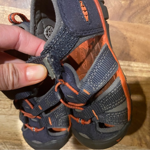 - Toddler size 7 keen water sandal - Picture 5 of 7